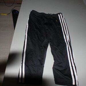 Black Adidas Athletic Capris Size Small?